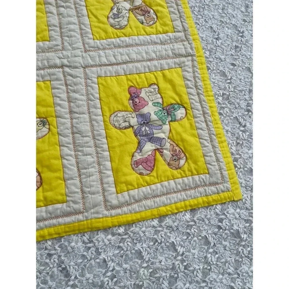 Teddy Bear Quilted Embroidered Baby Blanket Yellow 33"x39" - Picture 6 of 9